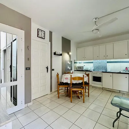 Quiet Chayofita Apartment *